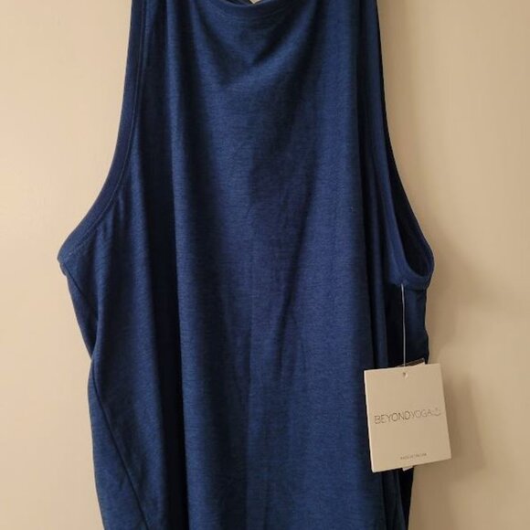 Beyond Yoga Featherweight Rebalance Tank NWT size small - Picture 2 of 3
